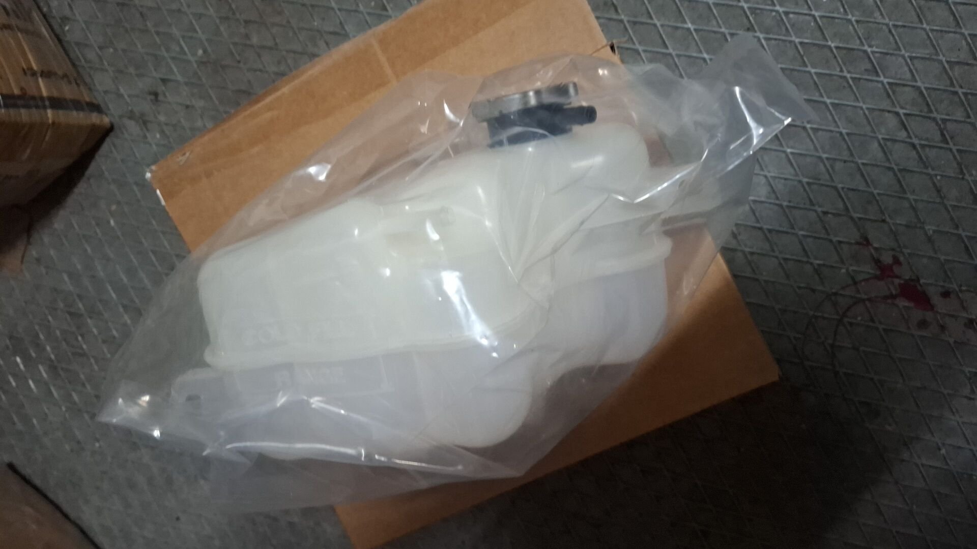 Freemont Journey yedek su deposu. Genleşme kabı