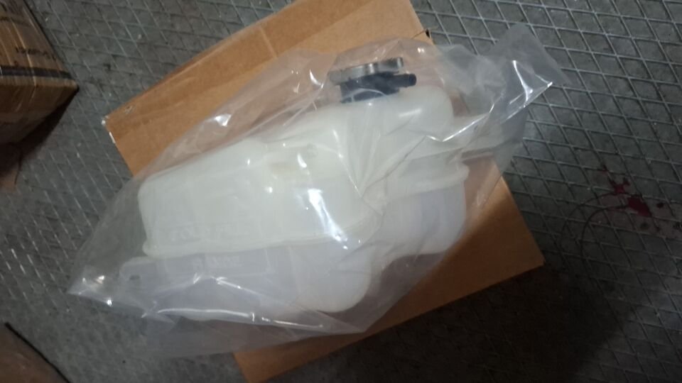 Freemont Journey yedek su deposu. Genleşme kabı