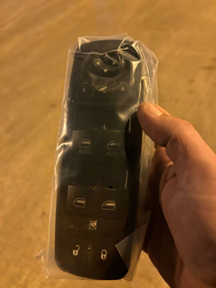 Freemont sol ön cam düğmesi